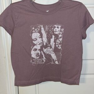 Hollister Women's Graphic Tee in Mauve